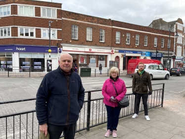 IDS & Cllr South Woodford Post Office